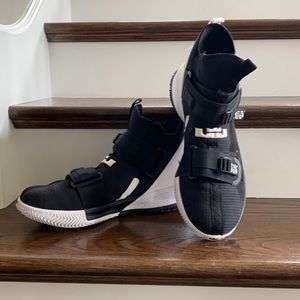 Men’s Lebron basketball shoes